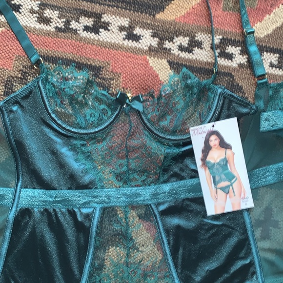 Size Small eyelash lace & shiny stretch satin bustier & thong set new with tags - Picture 11 of 16